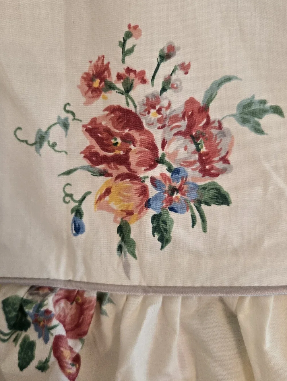 Croscill Vintage Ruffled Floral Twin Flat Sheet And Standard Pillow Case Only